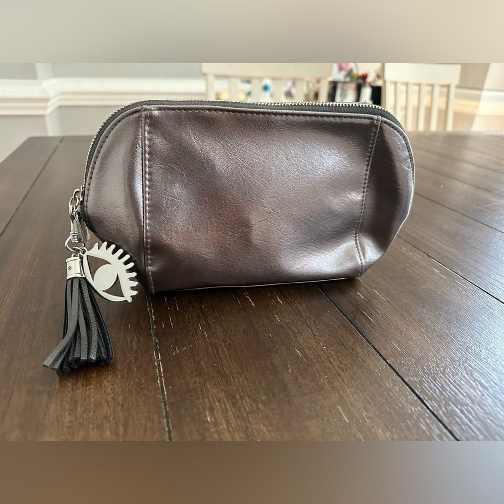 R + F Rodan Fields cosmetics bag